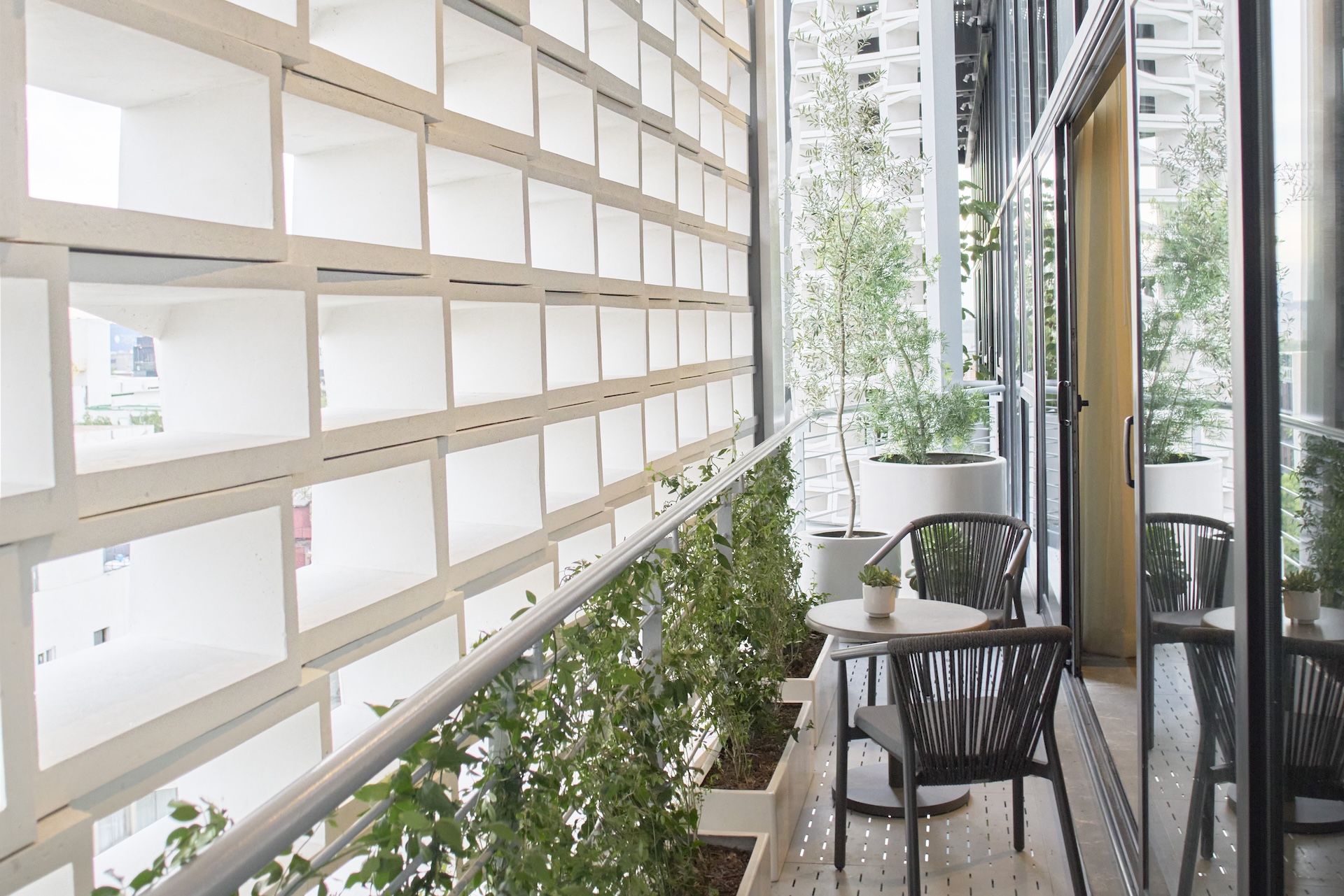 PRIVATE OUTDOOR TERRACE