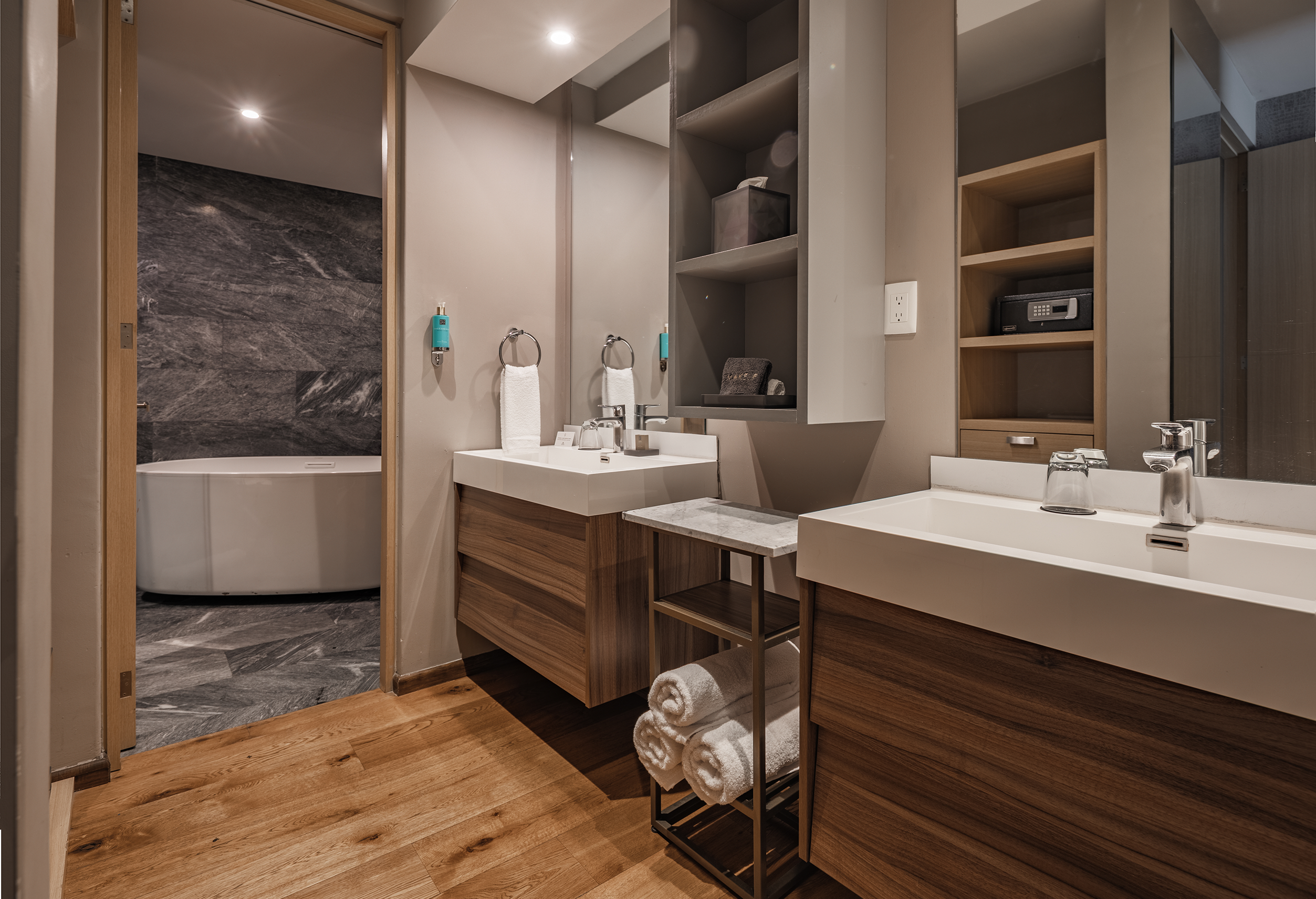 SPA-STYLE PRIMARY BATH